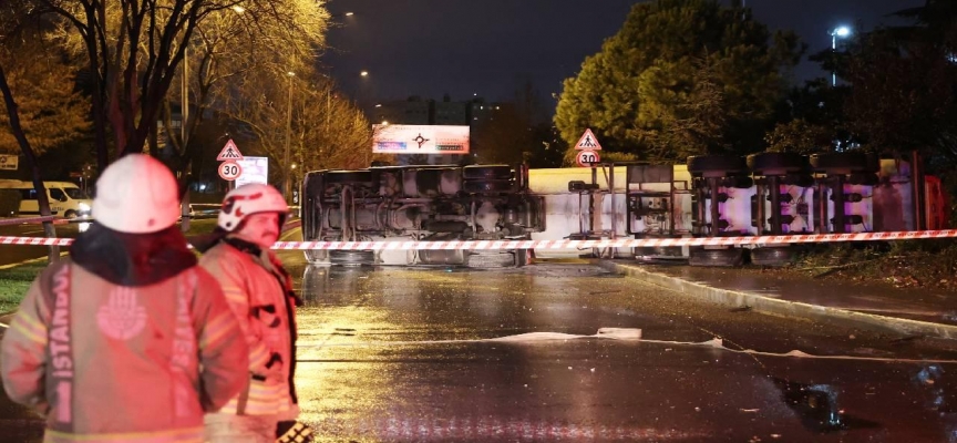 Bakırköy'de devrilen tankerin sürüsü yaralandı