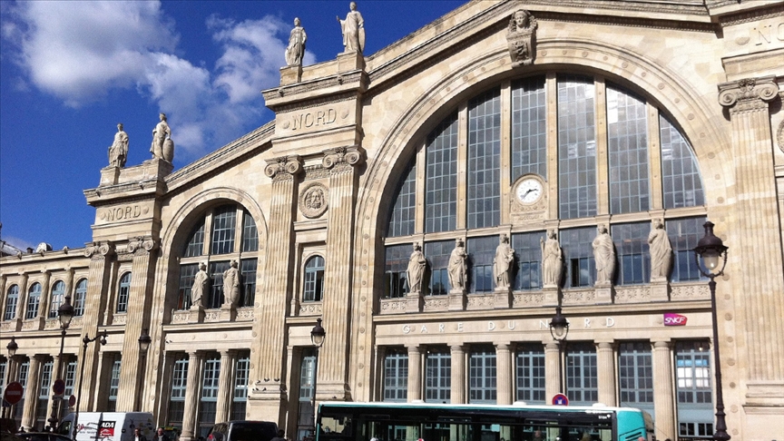 Paris’te tren garında bıçaklı saldırı