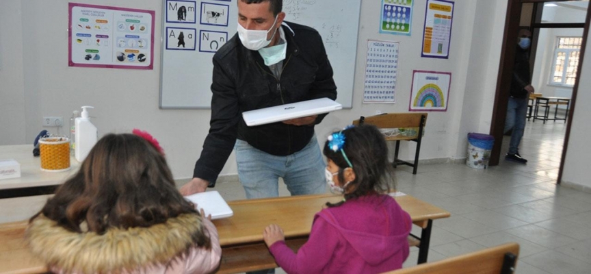 Hatay'da özel öğrenciler atık malzemeleri ekonomiye kazandırıyor