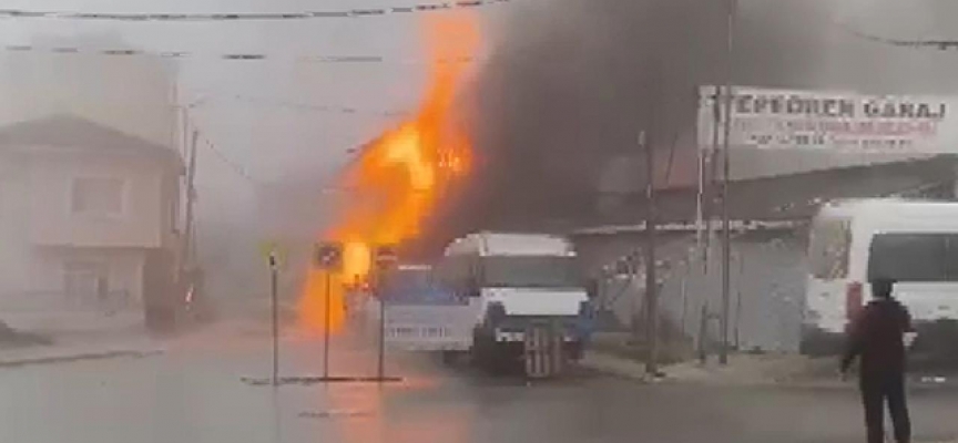 İstanbul'da kazı çalışmasında doğal gaz borusu patladı, 1 işçi yaralandı