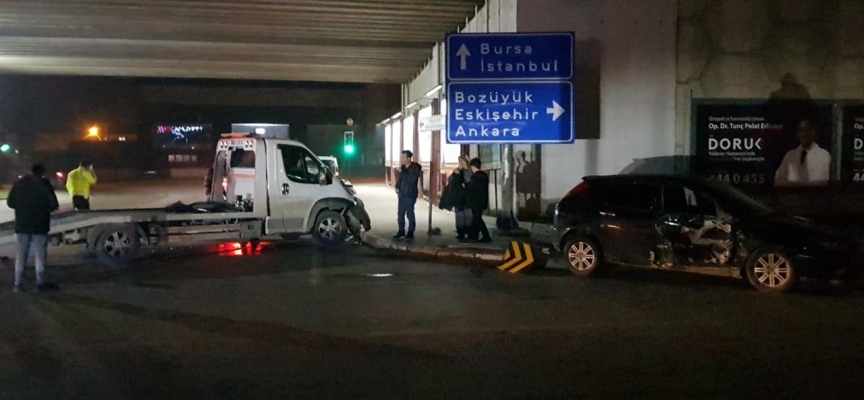 Bursa'da kamyonet ile otomobilin çarpışması sonucu 2 kişi yaralandı