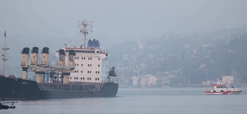 Boğaz'da karaya oturan yük gemisi hareket ettirildi