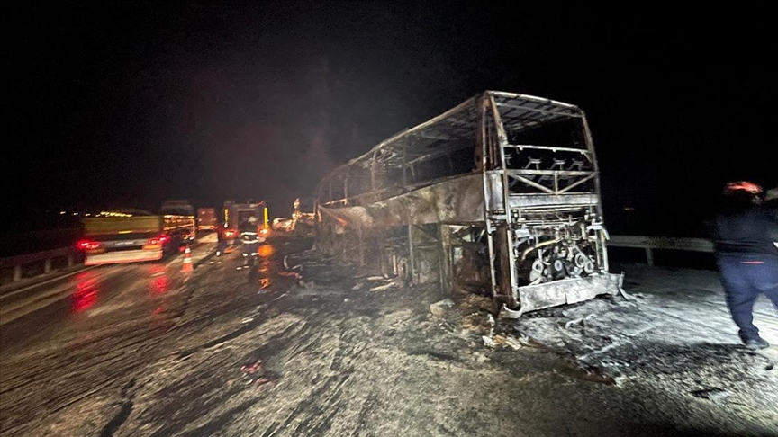 Mersin’de otobüsün tıra çarpması sonucu 3 kişi öldü, 23 kişi yaralandı