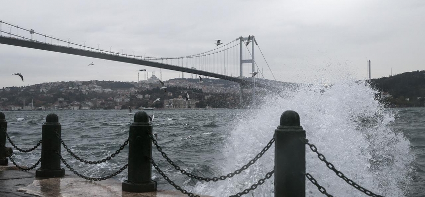 İstanbul için lodos uyarısı: Deniz seferleri iptal edildi