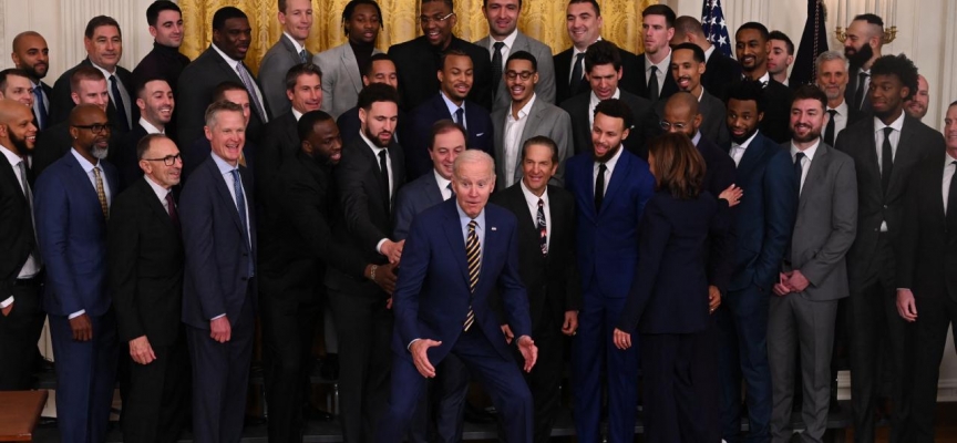 Biden, NBA şampiyonu Golden State Warriors takımını Beyaz Saray'da ağırladı