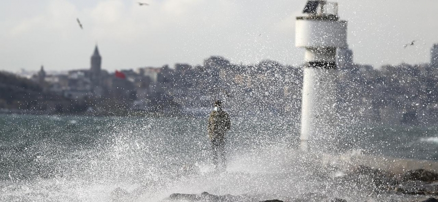 Lodos İstanbul'da etkisini sürdürüyor