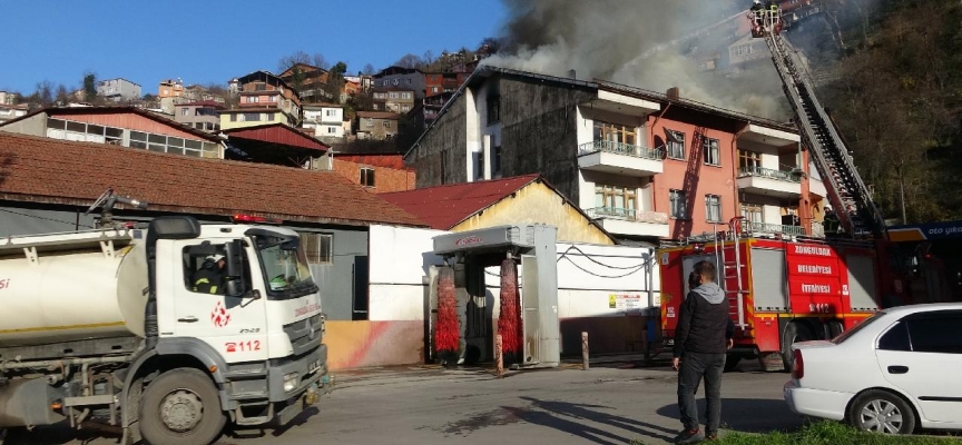 Zonguldak'ta çatıda çıkan yangın hasara yol açtı