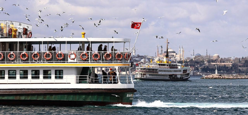 İstanbul'da vapur seferlerine lodos engeli