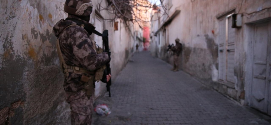 Şanlıurfa'da uyuşturucu satıcılarına şafak operasyonu: 60 gözaltı