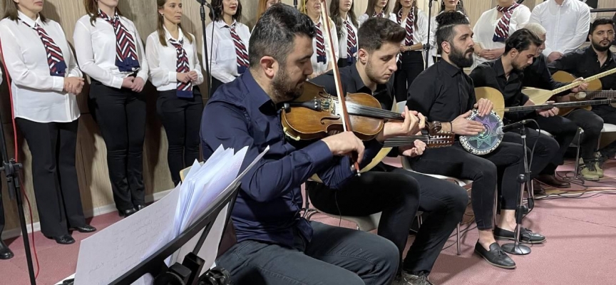 Ardahan'da farklı meslek gruplarından oluşan koro ilk konserini verdi