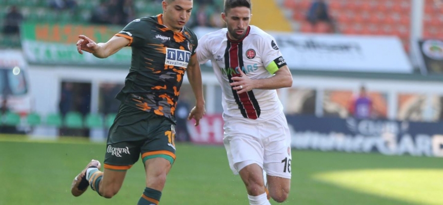 Alanyaspor Fatih Karagümrük'ü ağırlıyor