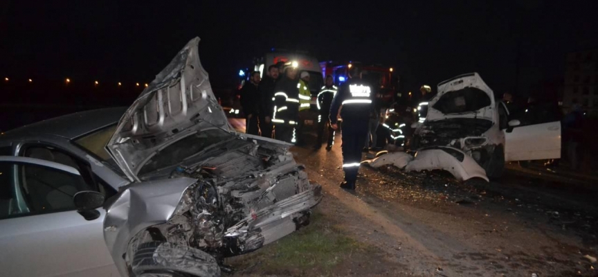 Tekirdağ'da iki otomobil kafa kafaya çarpıştı: 1 ölü, 3 yaralı