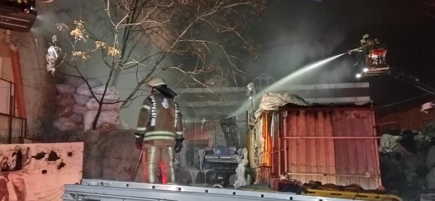 Güngören'de depoda çıkan yangın söndürüldü