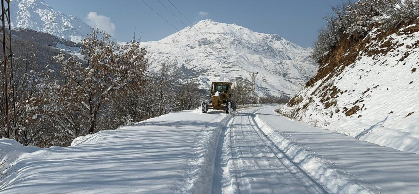 Hakkari'de 49 yerleşim birimine ulaşım sağlanamıyor