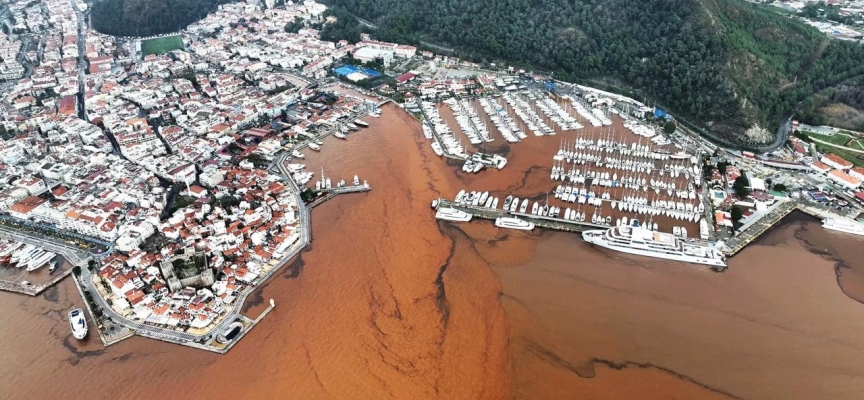 Marmaris turkuazı çamura bulandı