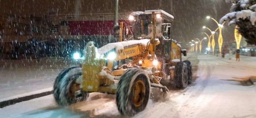 Van'da kar yağışı nedeniyle 345 yerleşim yeri yolu kapandı