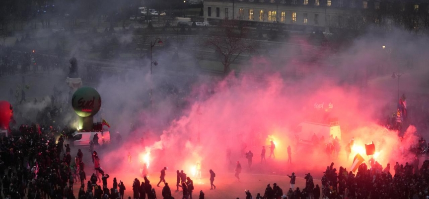 Paris'te emeklilik reformu protestoları