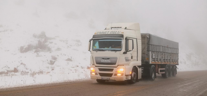 Bingöl-Elazığ kara yolu kar nedeniyle tır trafiğine kapatıldı