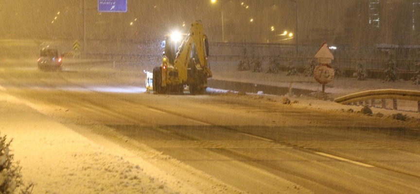 Ardahan-Şavşat kara yolu zincirsiz ağır tonajlı araç geçişine kapatıldı