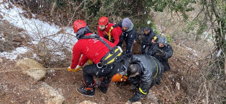 Antalya'da ATV aracıyla 40 metrelik uçuruma yuvarlanan 2 kişi yaralandı