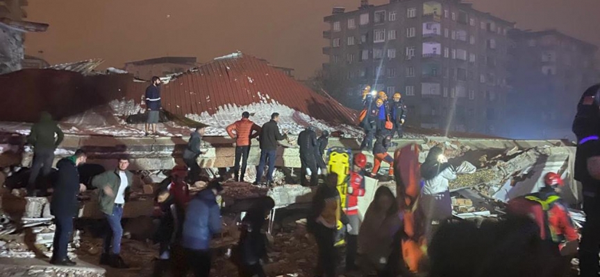 Deprem bölgesindeki kapalı tüm telefon hatları açıldı