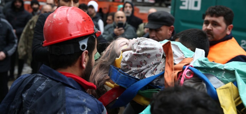 Osmaniye'de yıkılan binadan bir kız çocuğu kurtarıldı