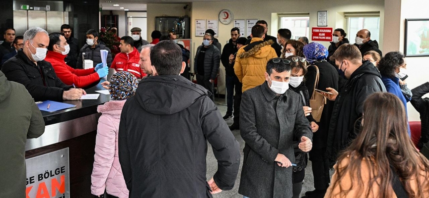 İzmir'den deprem bölgesine kan bağışı