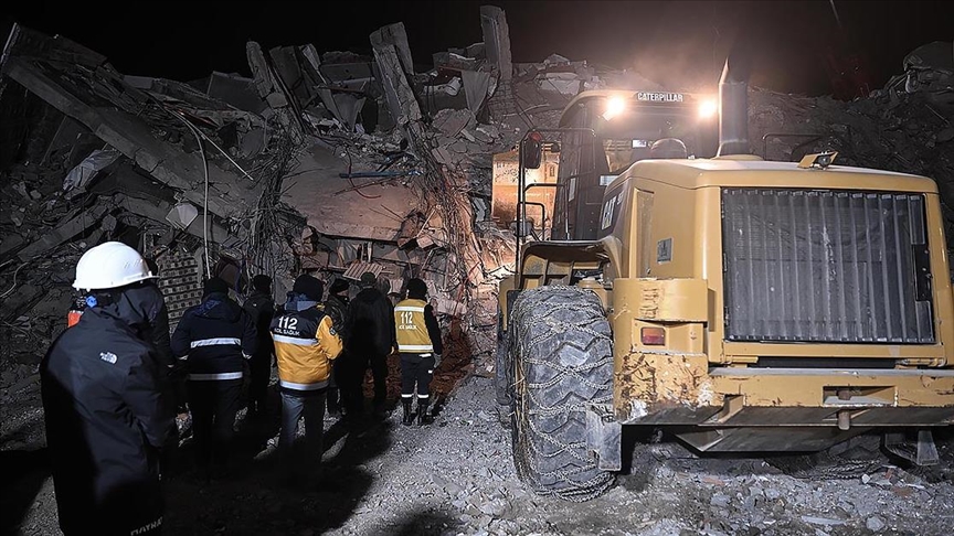 Adıyaman’daki otel enkazında çalışmaları sürüyor