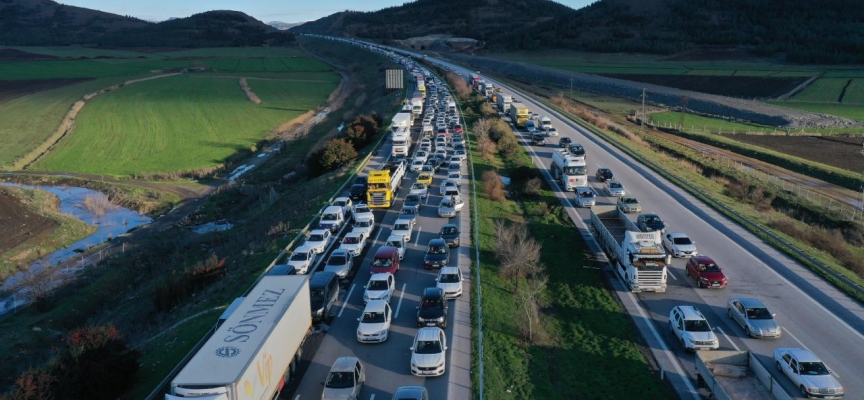 Deprem bölgesinde yol durumu: 3 ile araç girişi durduruldu