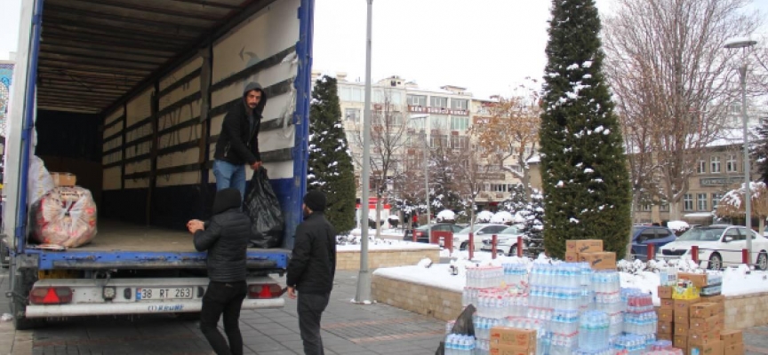 Kırşehir, Niğde, Yozgat ve Kayseri'den deprem bölgesine yardım malzemesi gönderildi