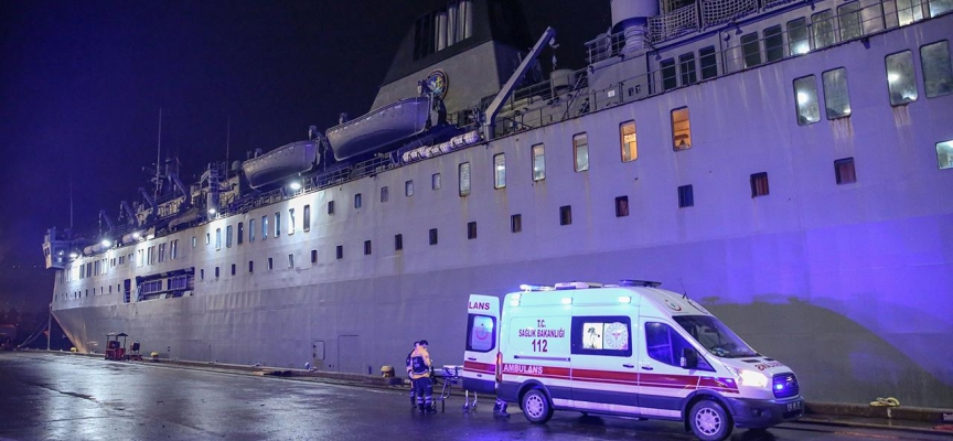 TCG İskenderun, 156 yaralıyı daha Mersin'e götürdü