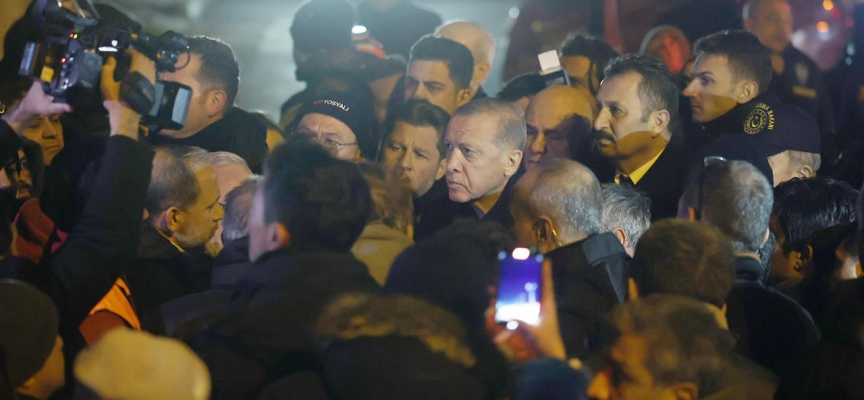 Cumhurbaşkanı Erdoğan, deprem bölgesinde incelemelerde bulundu