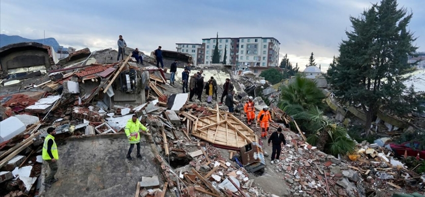 Avrupa'dan gelen ekipler arama kurtarma faaliyetlerine devam ediyor