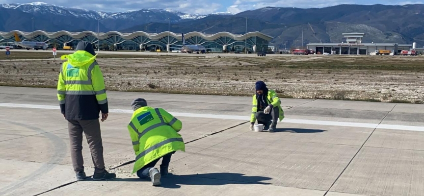 Hatay Havalimanı pistinin onarımı sürüyor