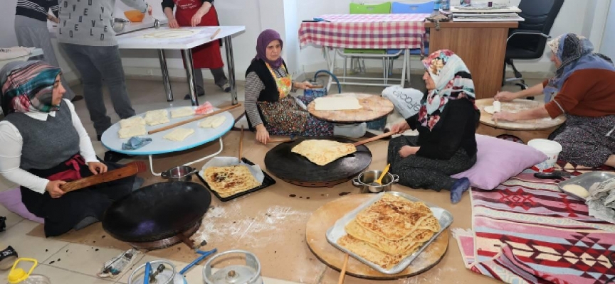 Tokatlı kadınlar depremzedeler için yiyecek hazırlıyor