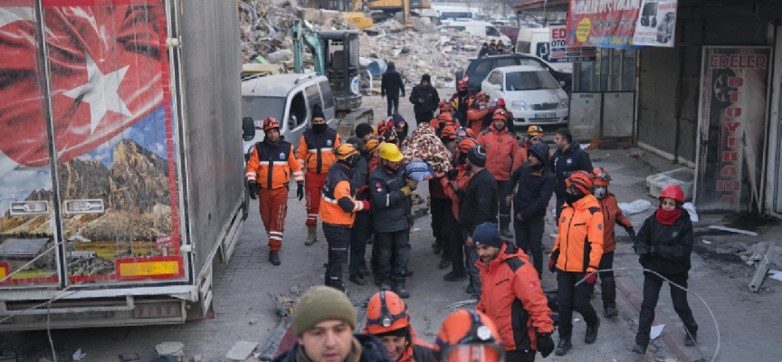 Kahramanmaraş'ta bir genç 6 saatlik çalışma sonunda kurtarıldı