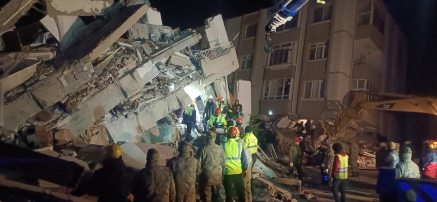 Kepçeden kaçtı, sesini duyurmayı başardı: 94 saat sonra enkazdan sağ çıktı