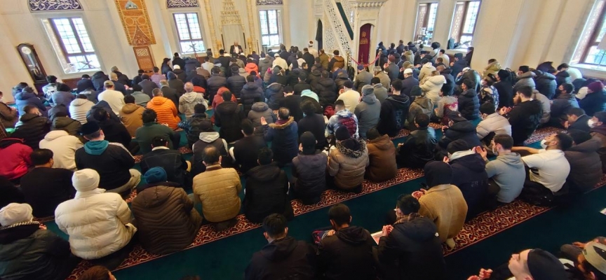 Tokyo Camii'nde depremde hayatını kaybedenler için gıyabi cenaze namazı