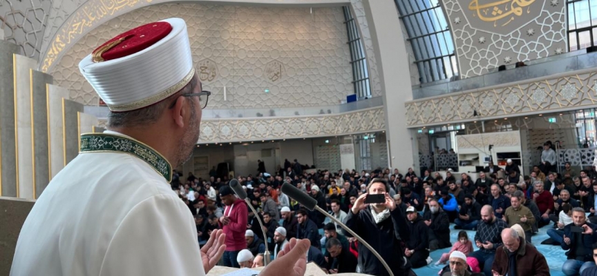 Almanya'da camilerde depremzedeler için Hatm-i Şerif okundu