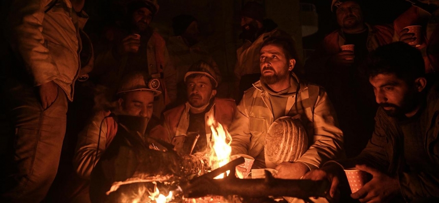 Bu kez 'umudu' kazıyorlar: Enkaza ocak tahkimatı kurup madende çalışıyor gibi ilerliyoruz