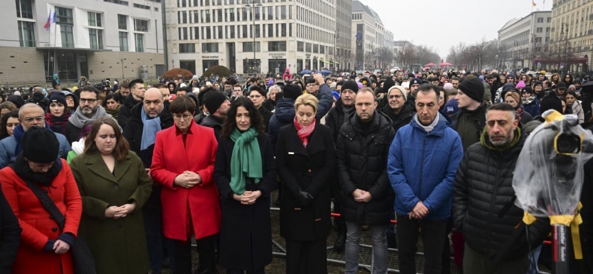 Berlin Eyalet Başbakanı: Berlin'den Türkiye'ye hava köprüsü kurduk