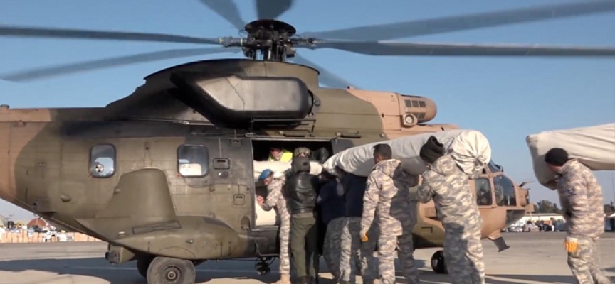 Mehmetçik, helikopterle köylere çadır ulaştırdı