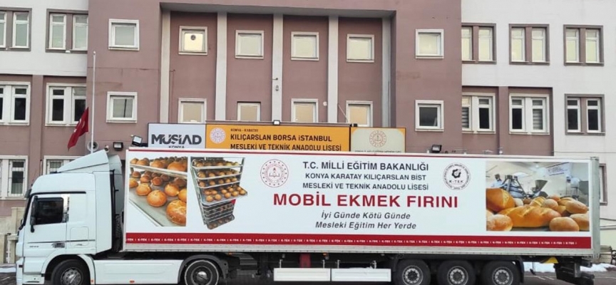 Liseliler yaptıkları "mobil ekmek fırını" Hatay'a gönderdi