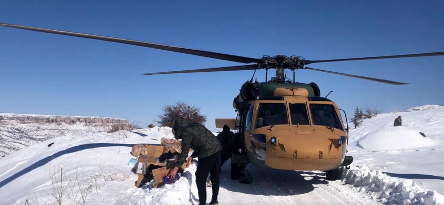 Depremden sağ kurtulan pilot çift tahliye çalışmalarında görev alıyor