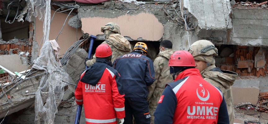 Sağlık Bakanlığı: Deprem bölgesinde 146 bin 806 personel görev yapıyor