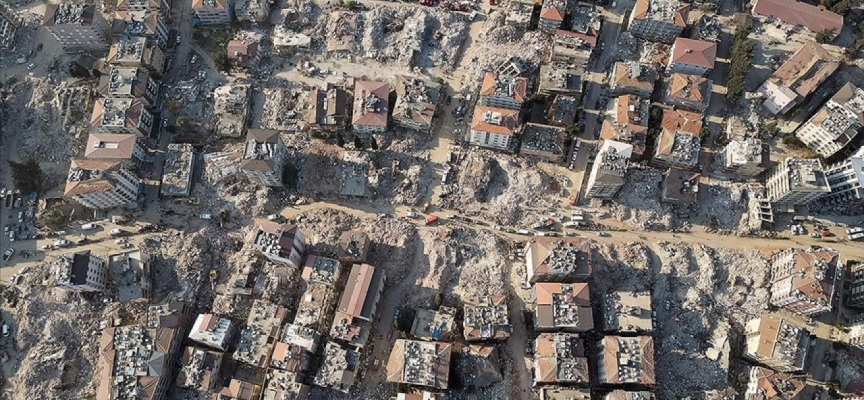 Depremde yıkılan binalarla ilgili soruşturma sürüyor