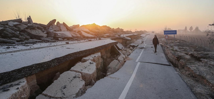 Depremde 400 kilometrelik yüzey kırığı oluştu