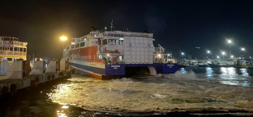 Hatay'dan 65 depremzede gemiyle İstanbul'a getirildi