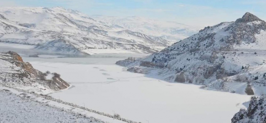 Erzincan'da Tercan Baraj gölü dondu