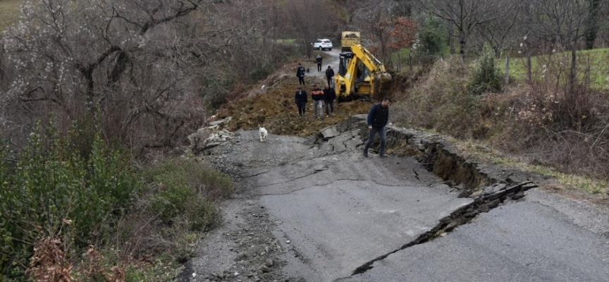 Samsun'un Yakakent ilçesinde heyelan etkili oldu